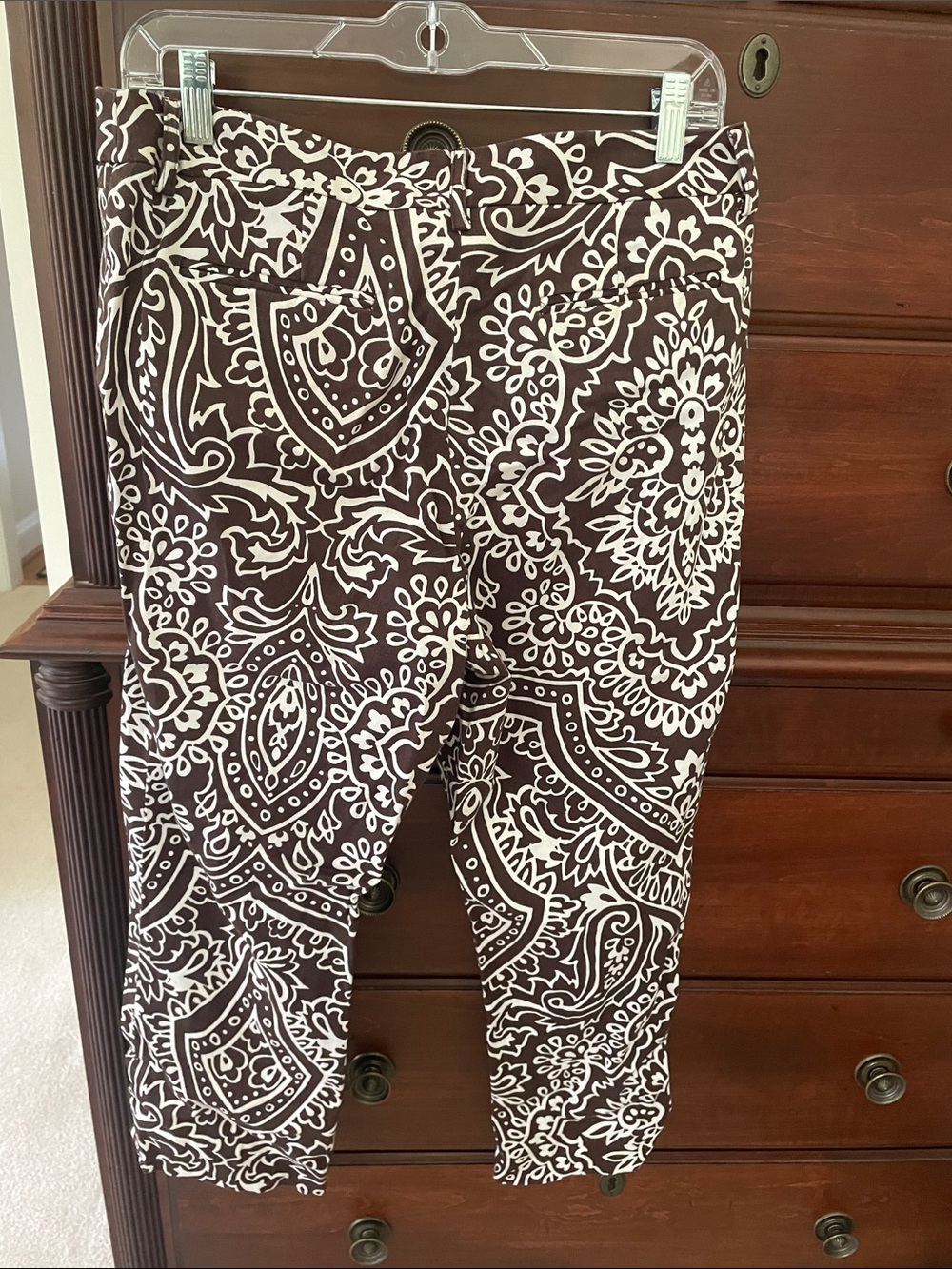 Harold’s Brown and White Printed Crop Pants - Picture 5 of 5